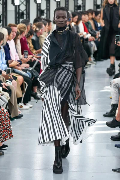 Look 27